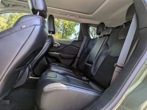 Used 2020 Jeep Cherokee Trailhawk w/ Technology Group image 16