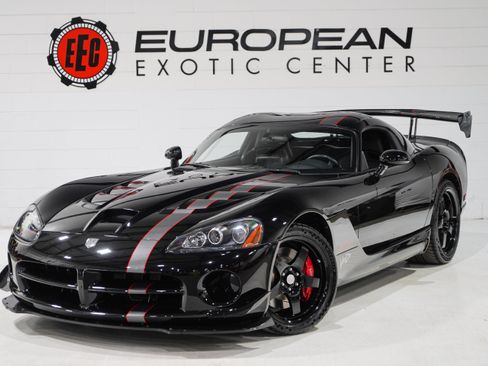 Used 2010 Dodge Viper ACR RWD image 4