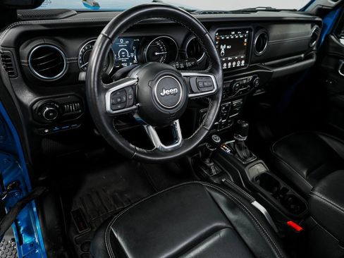 Used 2022 Jeep Wrangler Unlimited Sahara w/ Cold Weather Group image 16