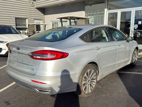 Used 2019 Ford Fusion SE image 3