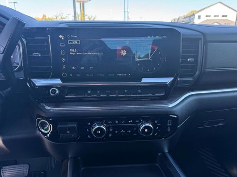 Used 2024 GMC Sierra 3500 SLT w/ SLT Convenience Package image 23