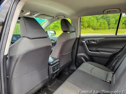Used 2022 Toyota RAV4 XLE FWD image 11