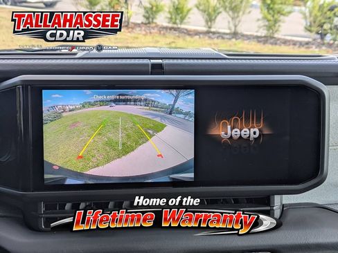 Used 2025 Jeep Wrangler Unlimited Sahara AWD/4WD image 41