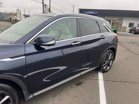 Used 2019 INFINITI QX50 Essential w/ Sensory Package AWD/4WD image 9