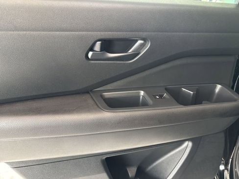 Used 2025 Nissan Pathfinder SV image 16