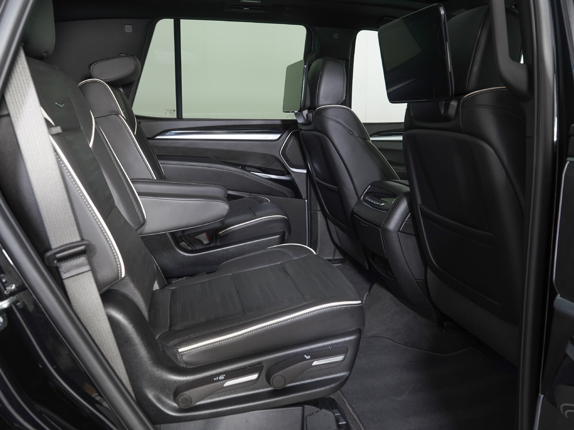 Used 2026 Cadillac Escalade Sport w/ Touring Package AWD/4WD image 11