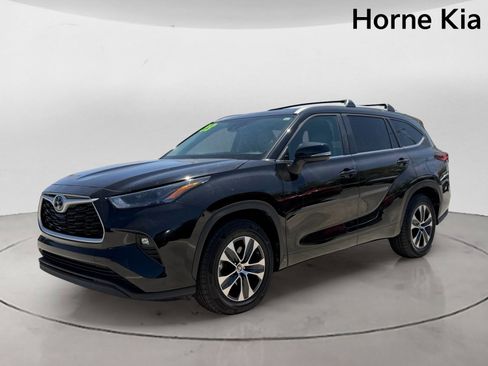 Used 2023 Toyota Highlander XLE FWD image 7