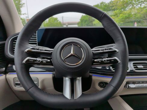 Used 2026 Mercedes-Benz GLS 450 4MATIC image 23