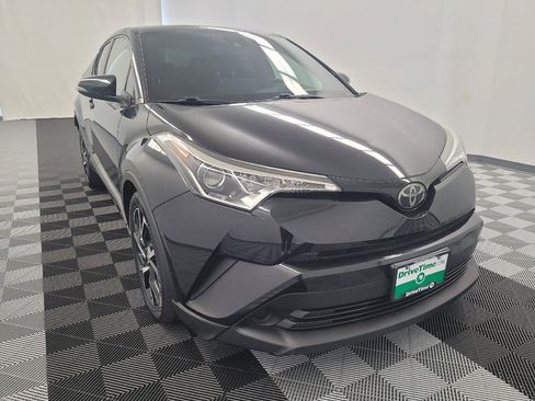 Used 2019 Toyota C-HR XLE FWD image 14