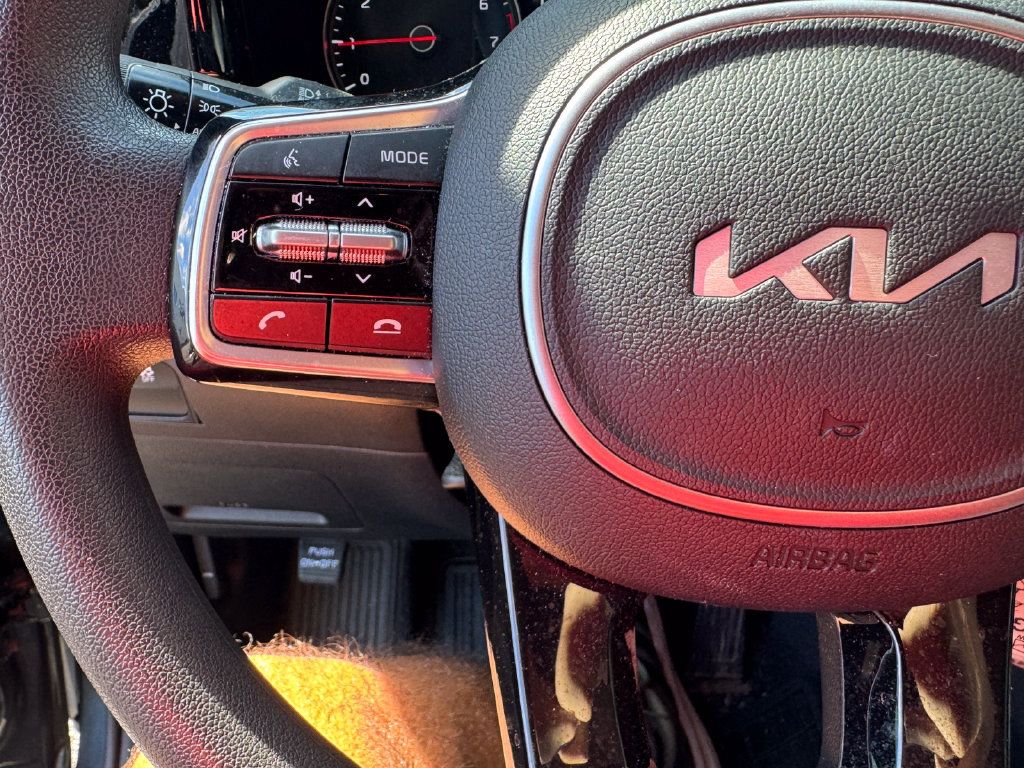 Used 2022 Kia Sorento LX AWD/4WD image 17