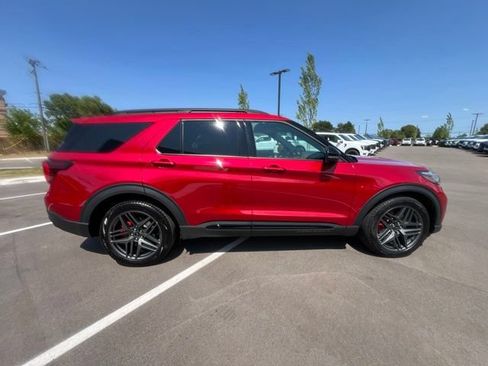 Used 2025 Ford Explorer ST AWD/4WD image 4