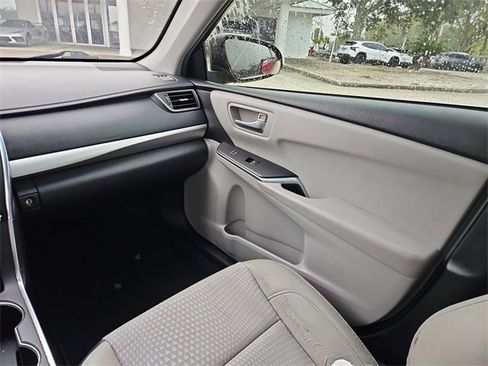 Used 2015 Toyota Camry SE image 10