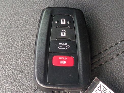 Used 2025 Toyota RAV4 XLE Premium image 28