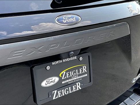 Used 2022 Ford Explorer XLT w/ Equipment Group 202A AWD/4WD image 8