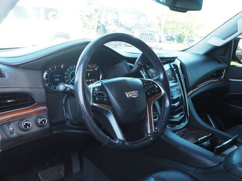 Used 2020 Cadillac Escalade ESV 4WD image 13