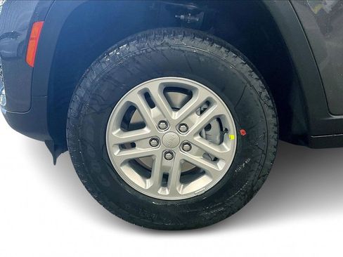 New 2025 Jeep Grand Cherokee Laredo w/ Luxury Tech Group I image 11