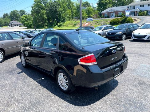 Used 2010 Ford Focus SE image 6