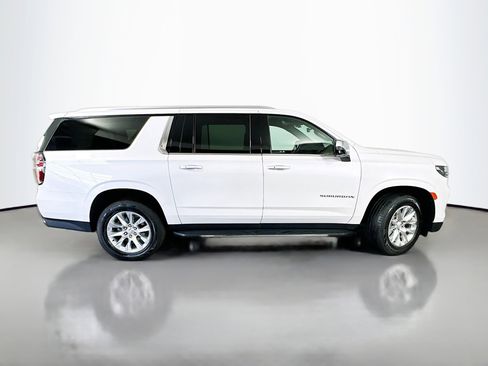 Used 2023 Chevrolet Suburban Premier image 8