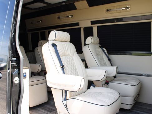 Used 2023 Mercedes-Benz Sprinter 3500 image 19