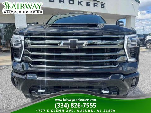 Used 2024 Chevrolet Silverado 2500 High Country w/ Midnight Edition AWD/4WD image 3
