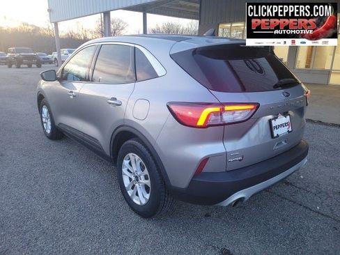 Used 2021 Ford Escape SE image 3