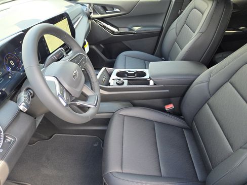 New 2026 Chevrolet Equinox LT w/ Convenience Package II image 8