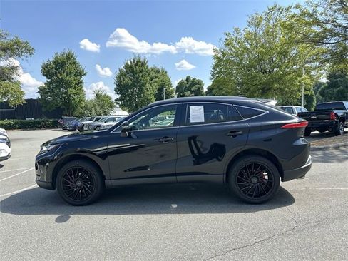 Used 2021 Toyota Venza XLE image 2