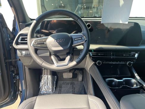 New 2026 Chevrolet Traverse LT w/ Midnight/Sport Edition AWD/4WD image 12