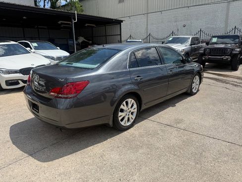 Used 2009 Toyota Avalon XLS FWD image 4