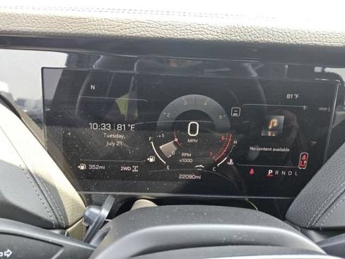 Used 2025 GMC Yukon Denali AWD/4WD image 14