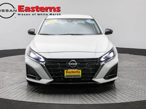 Used 2025 Nissan Altima 2.5 SV FWD image 2