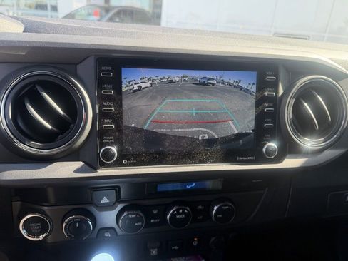 Used 2023 Toyota Tacoma TRD Off-Road image 9