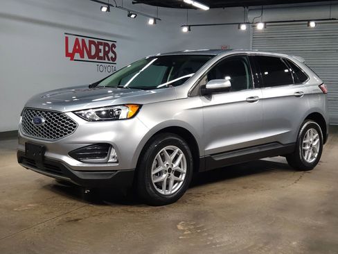 Used 2023 Ford Edge SEL w/ Convenience Package AWD/4WD image 3