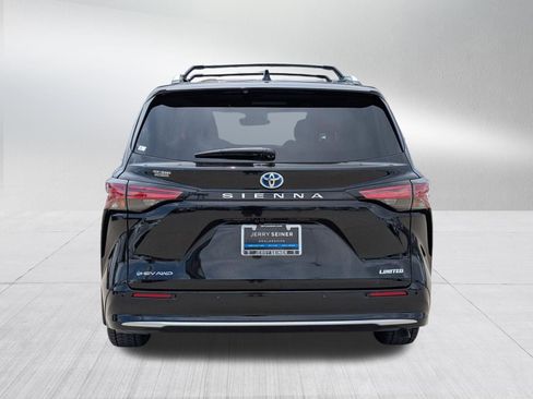 Used 2025 Toyota Sienna Limited AWD/4WD image 5