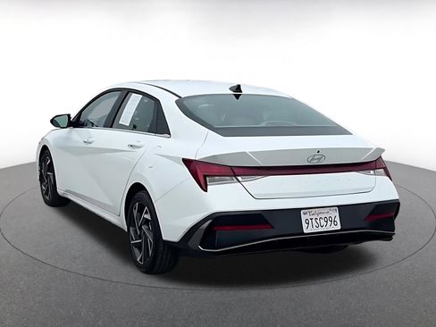 Used 2025 Hyundai Elantra SEL image 16