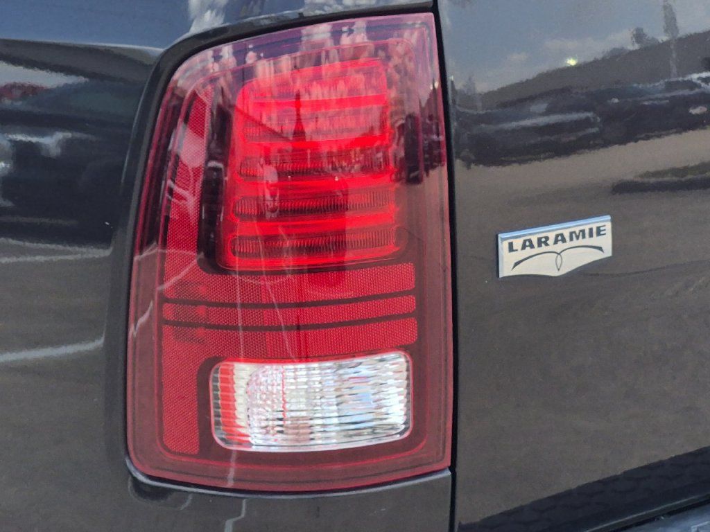 Used 2017 RAM 1500 Laramie w/ Convenience Group AWD/4WD image 28