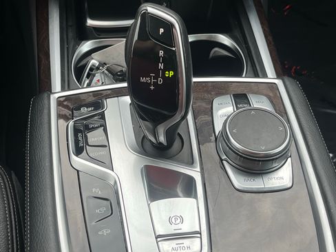 Used 2018 BMW 740i RWD image 22