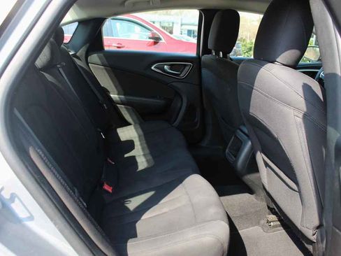 Used 2016 Chrysler 200 Limited FWD image 26