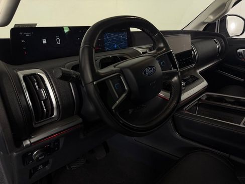 Used 2025 Ford Expedition Platinum w/ Driver's Package image 23