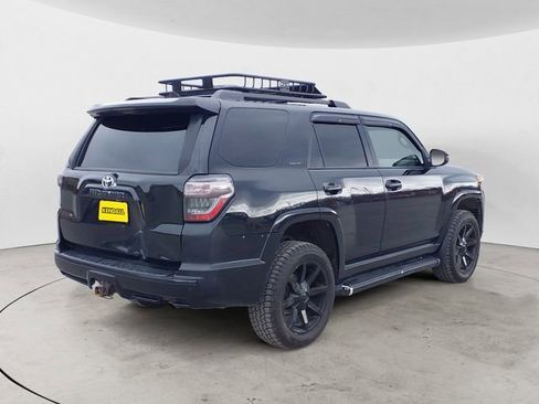 Used 2018 Toyota 4Runner SR5 AWD/4WD image 5