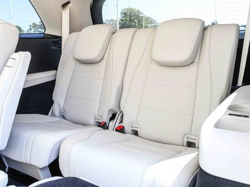 Certified 2024 Mercedes-Benz GLS 450 4MATIC image 23