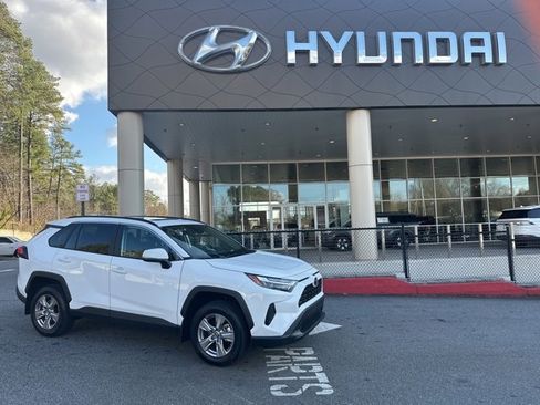 Used 2025 Toyota RAV4 XLE image 1