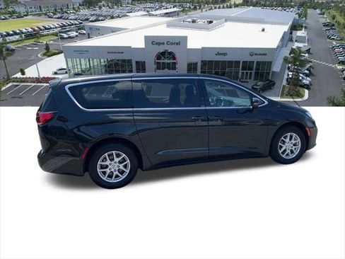 Certified 2023 Chrysler Pacifica Touring-L FWD image 15