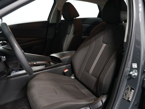 Used 2024 Hyundai Elantra SE image 23