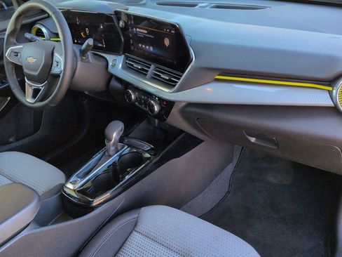 Certified 2024 Chevrolet Trax LT w/ Driver Confidence Package image 25