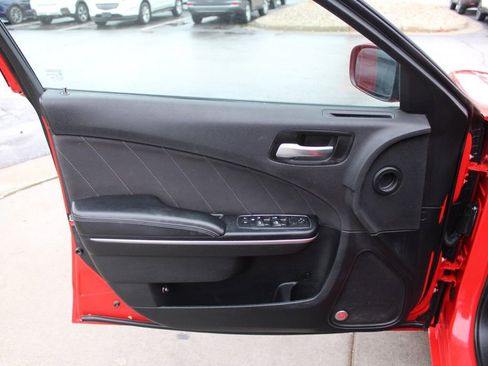 Used 2015 Dodge Charger SXT image 16