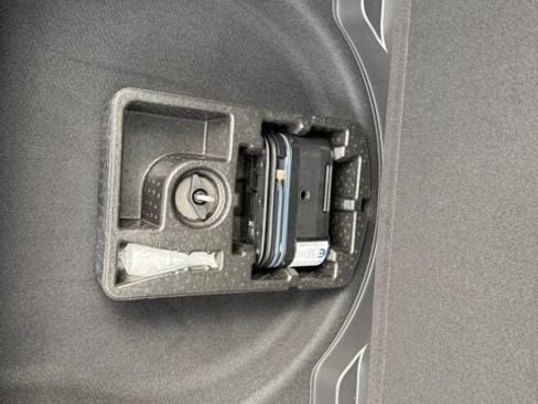 Used 2022 Jeep Cherokee Limited w/ Mopar Interior Package image 46