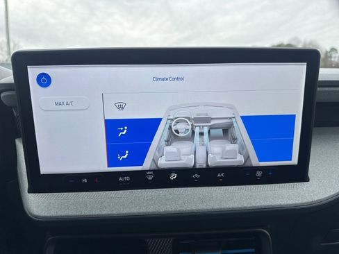 Used 2025 Ford Maverick XLT w/ Equipment Group 302A image 17