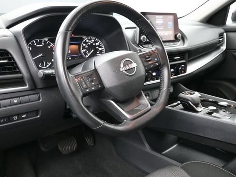 Used 2025 Nissan Rogue SV FWD image 5