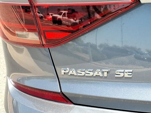 Used 2018 Volkswagen Passat 2.0T SE FWD image 15